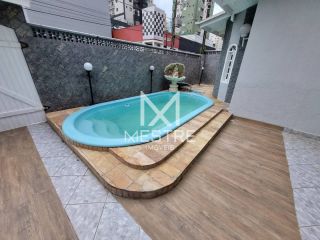 CASA COM PISCINA NA MEIA PRAIA PARA TEMPORADA