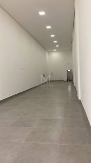 SALA COMERCIAL DE 133M² FRENTE A AVENIDA PRINCIPAL NO PEREQUÊ - REF162953