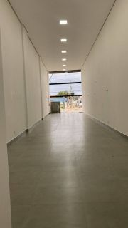 SALA COMERCIAL DE 133M² FRENTE A AVENIDA PRINCIPAL NO PEREQUÊ - REF162953