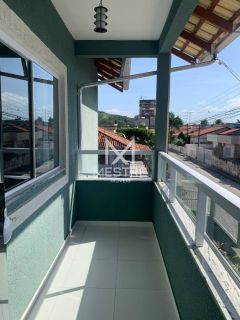 SOBRADO DE ESQUINA PRÓXIMO DA PRAIA EM BALNEARIO PEREQUÊ