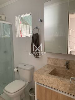 SOBRADO DE ESQUINA PRÓXIMO DA PRAIA EM BALNEARIO PEREQUÊ