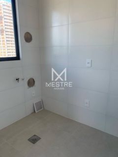 APARTAMENTO DE 3 SUÍTES, 2 VAGAS - PRONTO À 100M DO MAR!