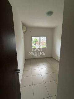 CASA À VENDA NO CORAÇÃO DA MEIA PRAIA