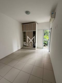 CASA À VENDA NO CORAÇÃO DA MEIA PRAIA