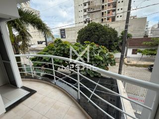 CASA À VENDA NO CORAÇÃO DA MEIA PRAIA