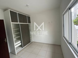 CASA À VENDA NO CORAÇÃO DA MEIA PRAIA