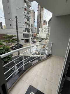 CASA À VENDA NO CORAÇÃO DA MEIA PRAIA