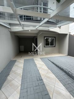 CASA À VENDA NO CORAÇÃO DA MEIA PRAIA