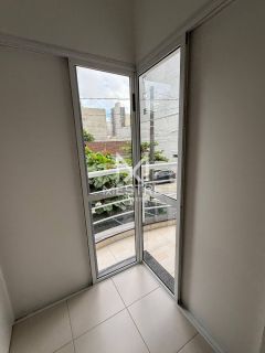 CASA À VENDA NO CORAÇÃO DA MEIA PRAIA