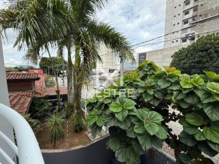 CASA À VENDA NO CORAÇÃO DA MEIA PRAIA