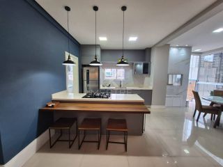 APARTAMENTO DIFERENCIADO COM 03 SUÍTES PARA LOCAÇÃO ANUAL NO ED. GÊNOVA