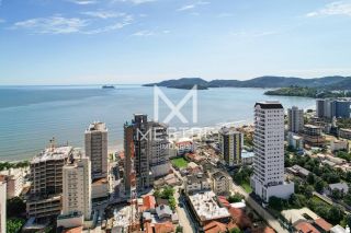 APARTAMENTO EM ANDAR ALTO À 200M DA PRAIA!
