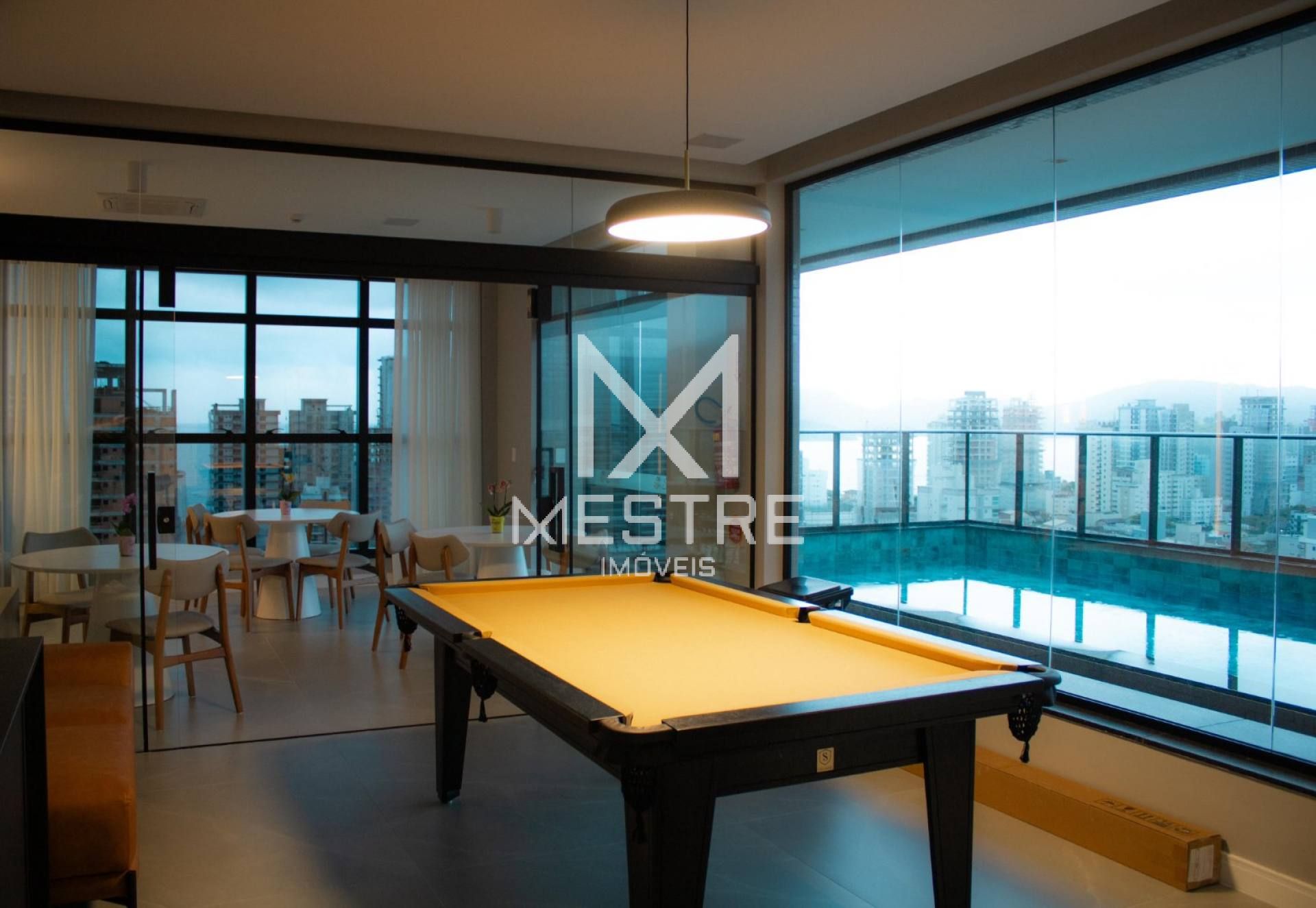 APARTAMENTO EM ANDAR ALTO COM VISTA MAR!