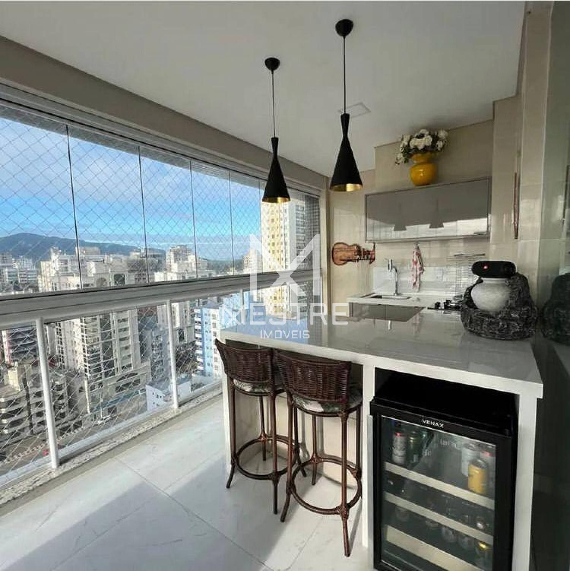 Apartamento totalmente mobiliado + 04 suítes + Meia Praia | Ref. 167104 + Pronto para morar por R$ 2.690.000,00