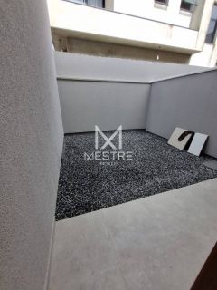 SOBRADO DE 3 SUÍTES NO CENTRO DE PORTO BELO SC!