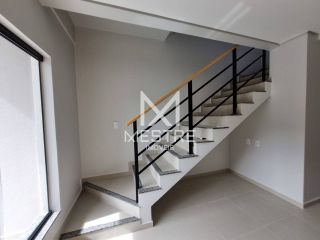 SOBRADO DE 3 SUÍTES NO CENTRO DE PORTO BELO SC!
