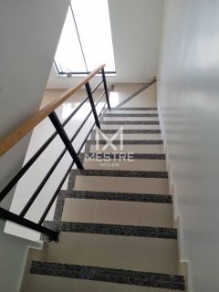 SOBRADO DE 3 SUÍTES NO CENTRO DE PORTO BELO SC!