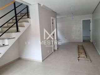 SOBRADO DE 3 SUÍTES NO CENTRO DE PORTO BELO SC!