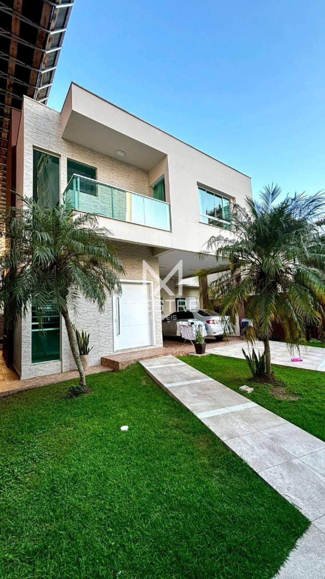 CASA COM 02 ANDARES À VENDA EM PORTO BELO