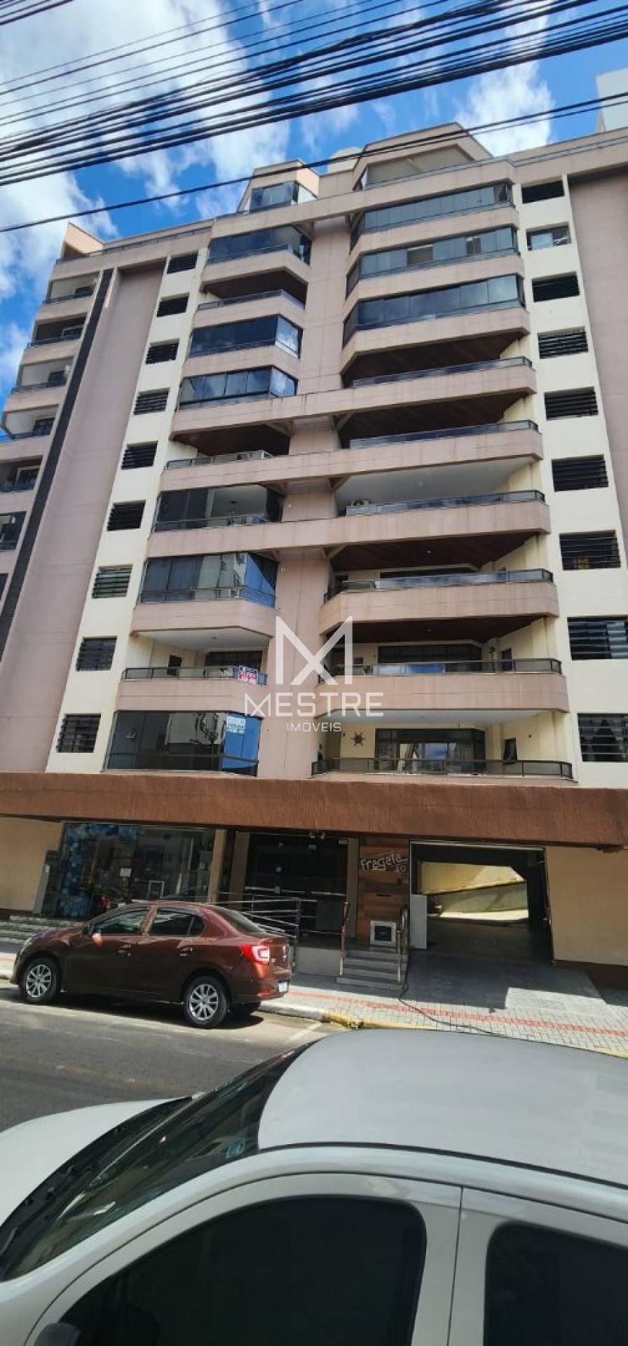 APARTAMENTO À VENDA NA MEIA PRAIA