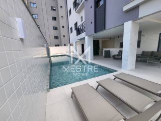 APARTAMENTO FINAMENTE MOBILIADO À VENDA NA MEIA PRAIA