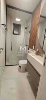 APARTAMENTO FINAMENTE MOBILIADO À VENDA NA MEIA PRAIA