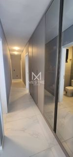APARTAMENTO FINAMENTE MOBILIADO À VENDA NA MEIA PRAIA