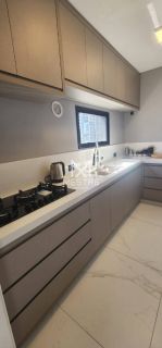 APARTAMENTO FINAMENTE MOBILIADO À VENDA NA MEIA PRAIA