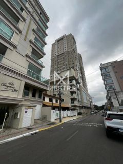 APARTAMENTO COM 02 SUÍTES À VENDA NA MEIA PRAIA