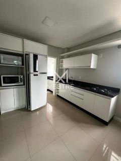 APARTAMENTO COM 02 SUÍTES À VENDA NA MEIA PRAIA