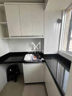 APARTAMENTO COM 02 SUÍTES À VENDA NA MEIA PRAIA