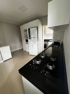 APARTAMENTO COM 02 SUÍTES À VENDA NA MEIA PRAIA