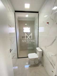 CASA COM PISCINA À VENDA EM ITAPEMA