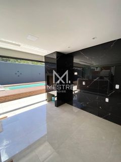 CASA COM PISCINA À VENDA EM ITAPEMA