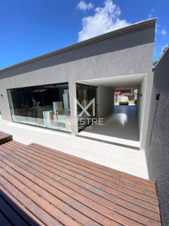 CASA COM PISCINA À VENDA EM ITAPEMA