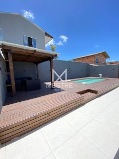 CASA COM PISCINA À VENDA EM ITAPEMA