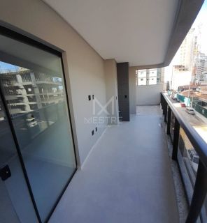APARTAMENTO DE 2 SUÍTES, 2 VAGAS À POUCOS METROS DA PRAIA! REF.: 170622
