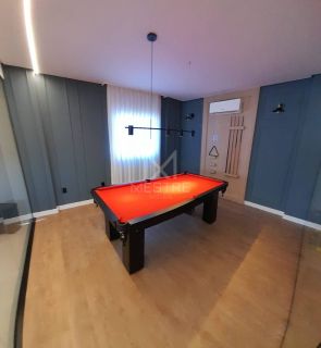 APARTAMENTO DE 2 SUÍTES, 2 VAGAS À POUCOS METROS DA PRAIA! REF.: 170622