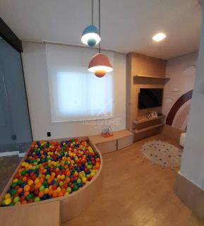 APARTAMENTO DE 2 SUÍTES, 2 VAGAS À POUCOS METROS DA PRAIA! REF.: 170622