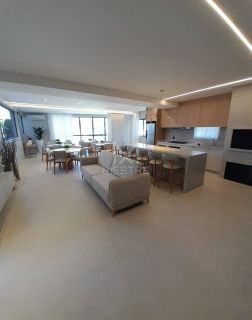 APARTAMENTO DE 2 SUÍTES, 2 VAGAS À POUCOS METROS DA PRAIA! REF.: 170622