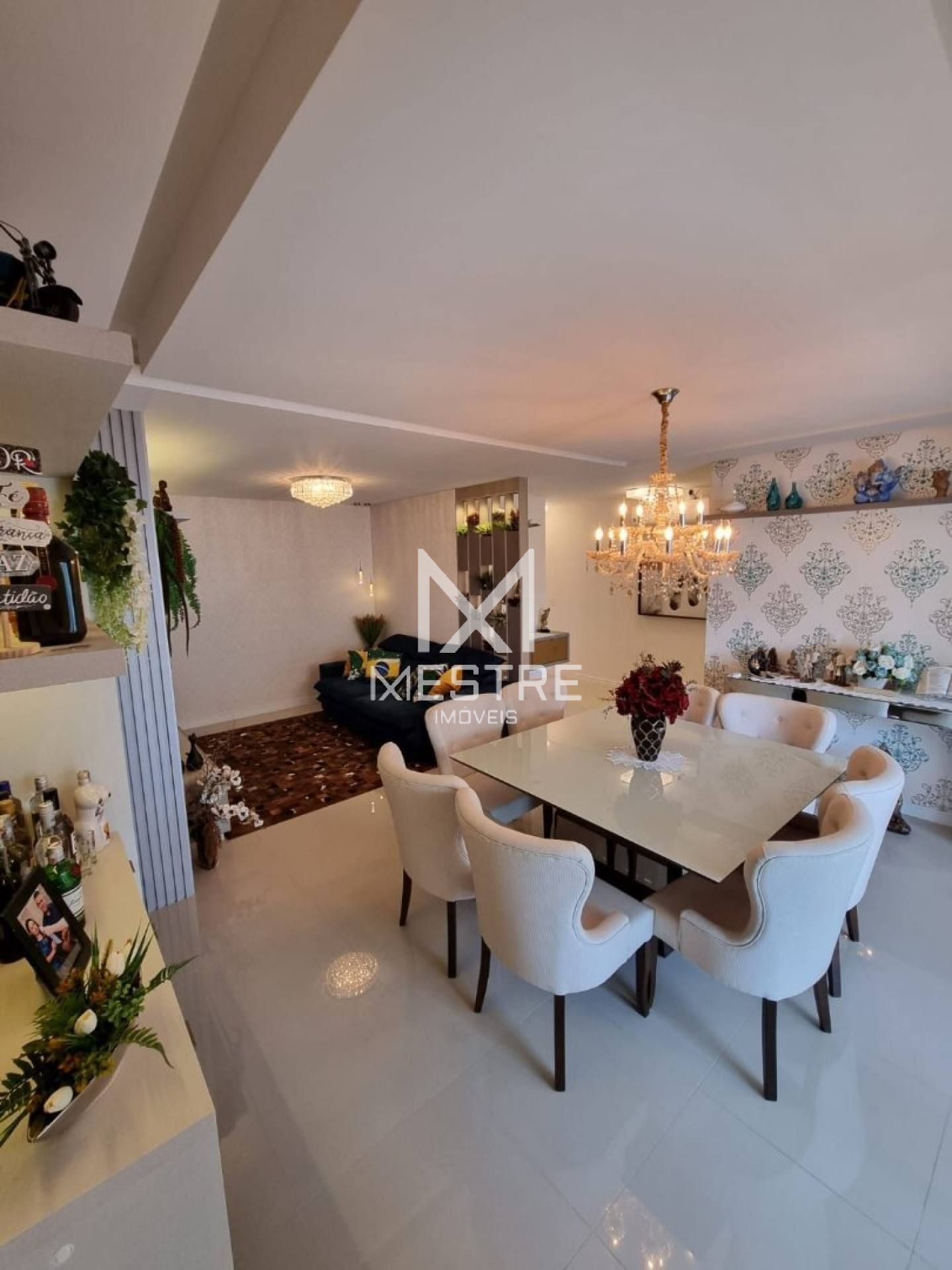 APARTAMENTO COM 03 SUÍTES MOBILIADO À VENDA NA MEIA PRAIA