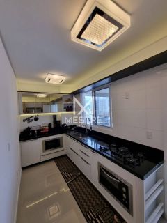 APARTAMENTO COM 03 SUÍTES MOBILIADO À VENDA NA MEIA PRAIA