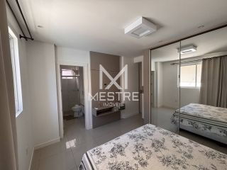 APARTAMENTO MOBILIADO À VENDA NO CORAÇÃO DA MEIA PRAIA