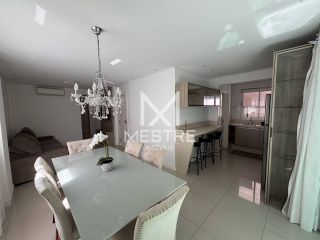APARTAMENTO MOBILIADO À VENDA NO CORAÇÃO DA MEIA PRAIA