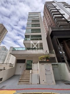 APARTAMENTO MOBILIADO À VENDA NO CORAÇÃO DA MEIA PRAIA