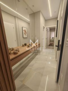 APARTAMENTO QUADRA MAR FINAMENTE MOBILIADO À VENDA NA MEIA PRAIA