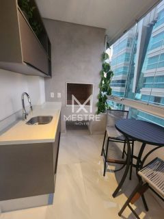 APARTAMENTO QUADRA MAR FINAMENTE MOBILIADO À VENDA NA MEIA PRAIA