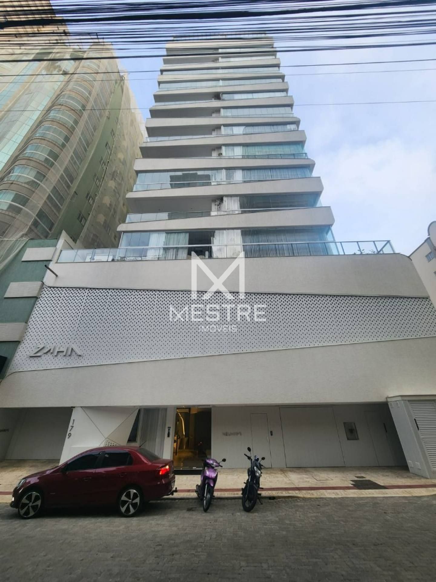 APARTAMENTO FINAMENTE MOBILIADO NA QUADRA DO MAR