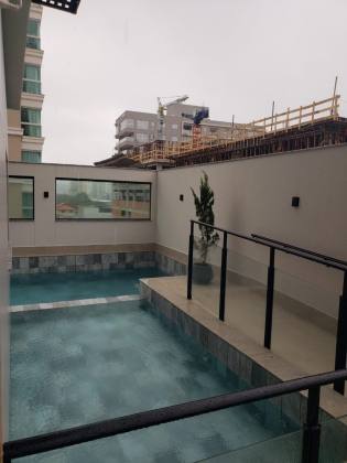 APARTAMENTO NOVO 03 SUÍTES EM BALNEÁRIO PEREQUÊ SC!