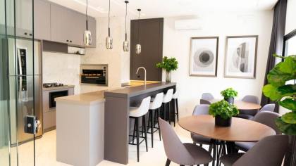 APARTAMENTO NOVO 03 SUÍTES EM BALNEÁRIO PEREQUÊ SC!
